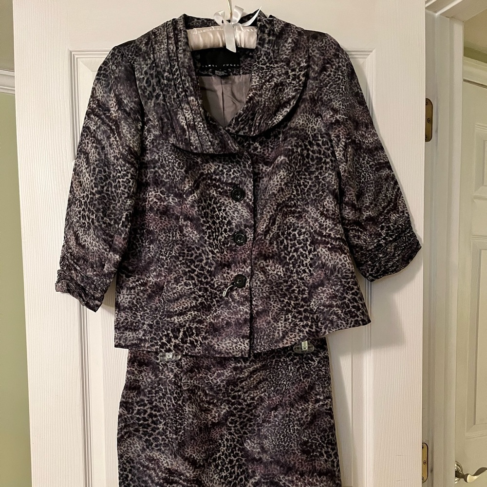 Yansi Fugel size 6 Suit